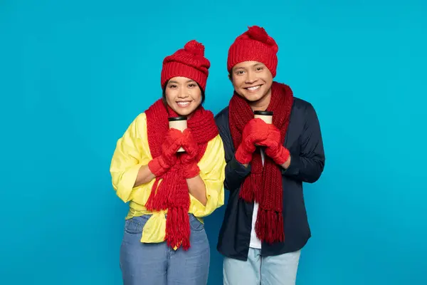 Smiling Young Asian Family Couple Hats Scarves Warming Cups Hot — Stock Photo, Image