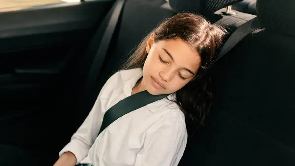 School Girl Finds Serene Slumber Comfortable Confines Cars Backseat Depicting — Stock Photo, Image