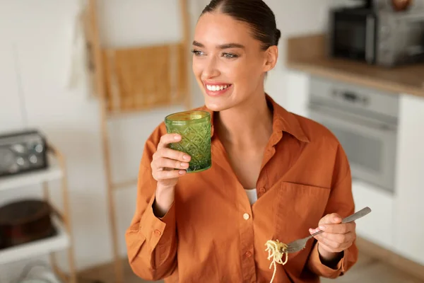 Radiant Woman Grasps Ornate Green Glass Beverage While Playfully Holding — Stock Photo, Image
