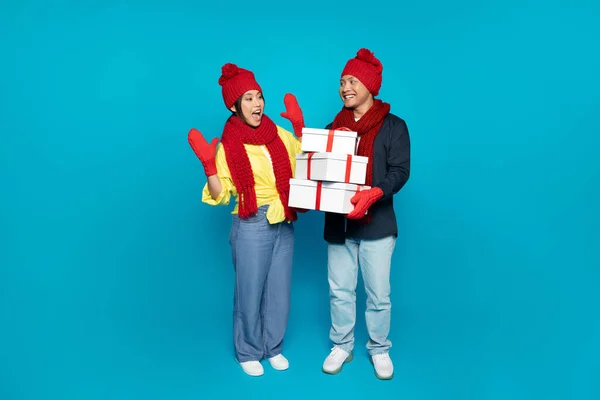 Glad Young Chinese Guy Hat Gives Many Boxes Present Surprise — Stock Photo, Image