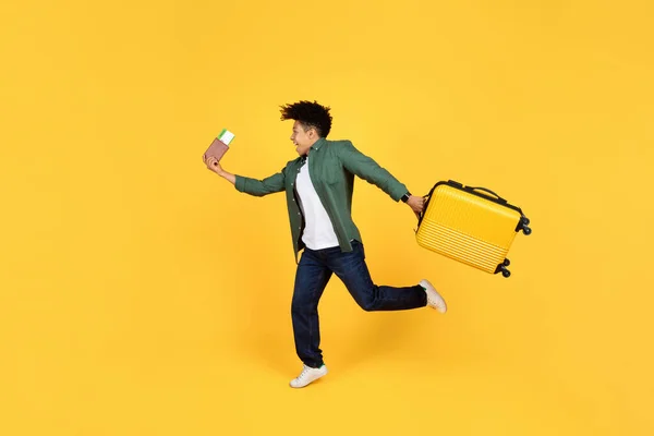 Finally Vacation Excited African American Guy Yellow Suitcase Luggage Passport — Stock Photo, Image