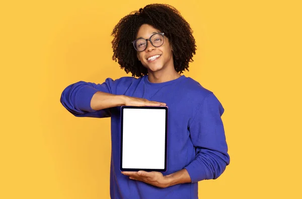 Study App Happy Black Student Guy Showing Blank Digital Tablet — Stock Photo, Image