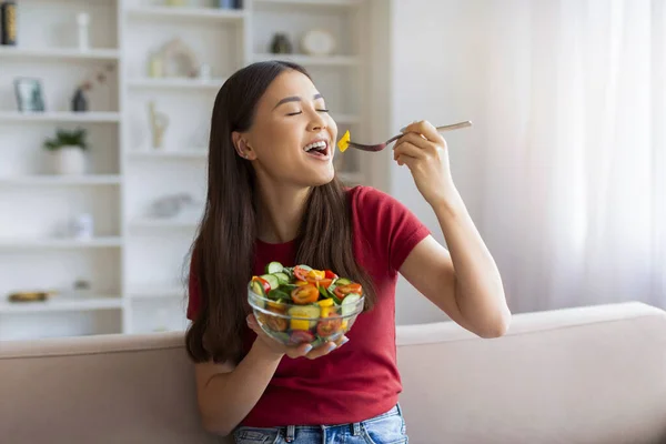Happy Asian Woman Enjoying Fresh Vegetable Salad Home Cheerful Young — Stock Photo, Image