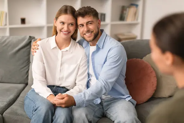 Millennial Spouses Share Hug Couch Psychologists Office Reflecting Progress Renewed — Stock Photo, Image