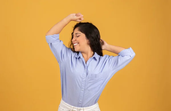 Smiling Latin Young Brunette Lady Casual Dance Has Fun Enjoy — Stock Photo, Image