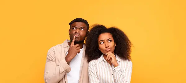 Black Man Woman Thoughtful Pose Touching Faces Looking Sideways Quizzical — Stok fotoğraf