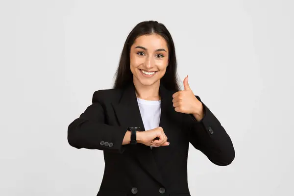 Happy Professional Woman Suit Giving Thumbs While Looking Her Smartwatch — Stockfoto