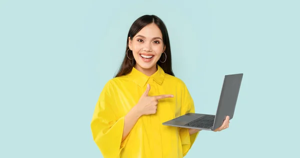 Positive Young Brunette Woman Pointing Laptop Computer Her Hand Isolated — ストック写真