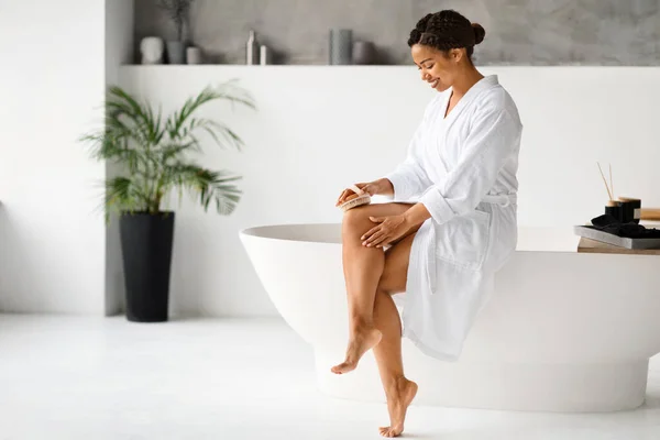 Happy Young African American Woman Dry Brushing Legs Bathroom Smiling — Foto de Stock