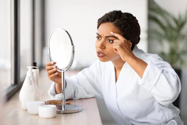 Upset Black Woman Problem Skin Looking Pimple Forehead While Sitting — Foto Stock