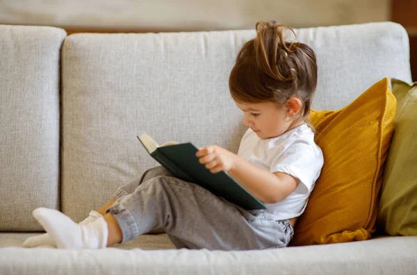 Cute Little Girl Relaxing Couch Interesting Book Closeup Shot Adorable — ストック写真