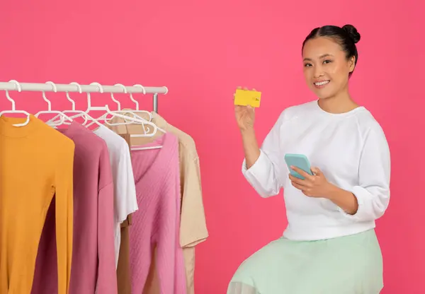 Mobile Shopping Application Happy Asian Woman Using Smartphone Credit Card — Foto de Stock