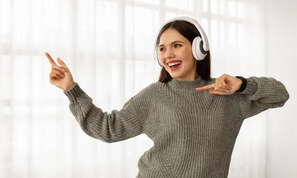 Joyful Pretty Brunette Young Woman Listening Music Singing Dancing Smiling — Stok fotoğraf