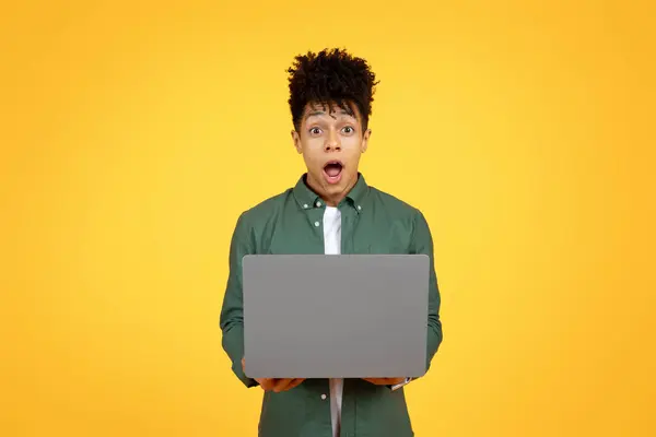 Online Education Learning Amazed Young Black Guy Using Laptop Typing — Stock Photo, Image
