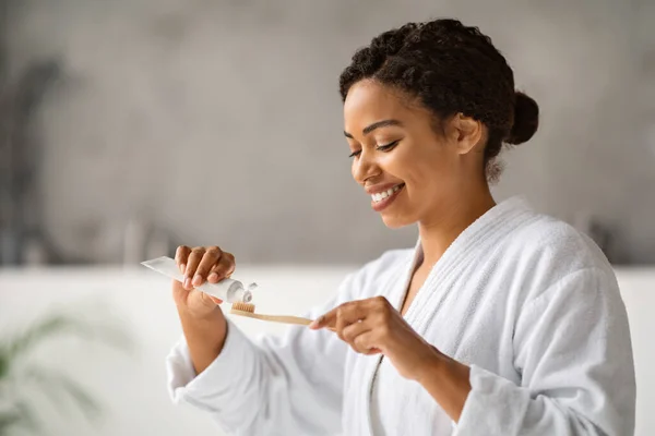 Oral Hygiene Beautiful Black Woman Applying Toothpaste Eco Bamboo Toothbrush — Foto Stock