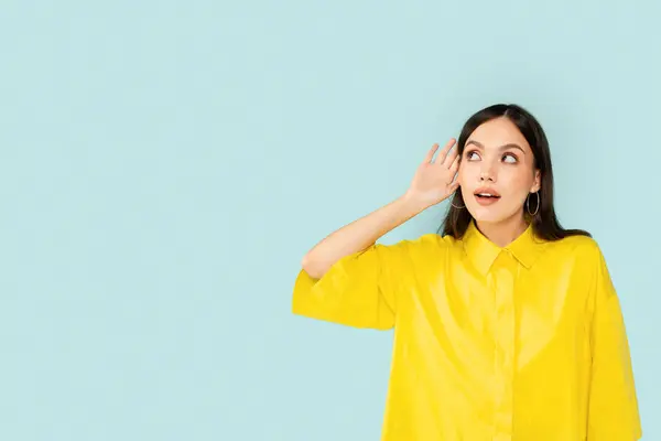 Curious Attractive Young Brunette Woman Wearing Yellow Shirt Eavesdrop Isolated — Stock Photo, Image