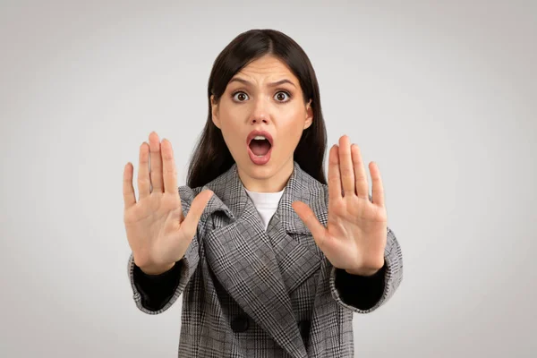 Surprised Young Businesswoman Stylish Plaid Blazer Expressing Alarm Her Hands — Zdjęcie stockowe
