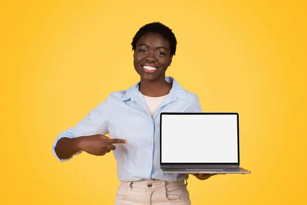 Glad Young African American Woman Student Casual Point Finger Computer — Stockfoto