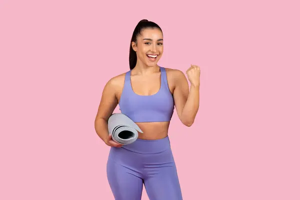 Happy Caucasian Woman Sportswear Holding Fitness Mat Raising Clenched Fist — Stock Photo, Image