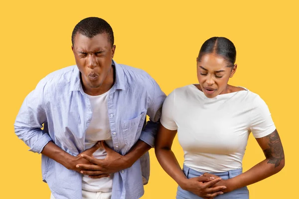 African American Couple Clutching Stomachs Faces Contorted Discomfort Suggesting Digestive — Stock Photo, Image