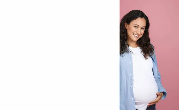 Μεγάλη Συμφωνία Για Μέλλουσες Μητέρες Όμορφη Χαρούμενη Νεαρή Έγκυος Γυναίκα — Φωτογραφία Αρχείου