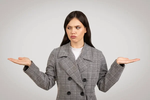 Confused Young Businesswoman Houndstooth Blazer Palms Facing Upwards Making Puzzled — Stock Photo, Image