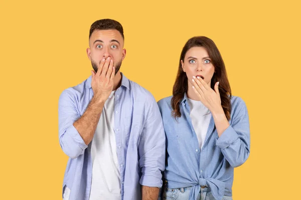 Man Woman Casual Clothing Cover Mouths Hands Displaying Expressions Astonishment — Stock Photo, Image