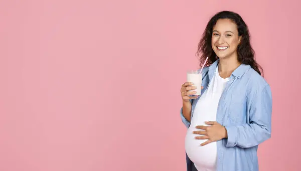 Cheerful Young Expecting Woman Holding Glass Milk Kefir Yogurt Pregnant — Stock Photo, Image