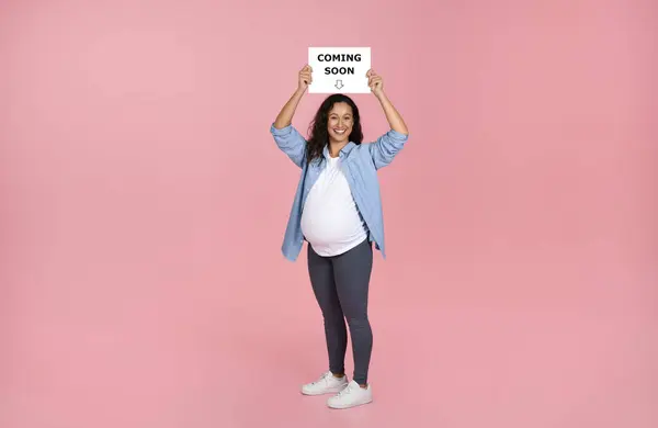 Positieve Mooie Brunette Jonge Zwangere Vrouw Dragen Casual Kleding Bedrijf — Stockfoto