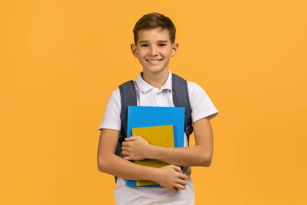 Smiling Teen Schoolboy Backpack Holding Textbooks Smiling Camera Happy Male — Stock Photo, Image
