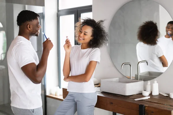 Happy Young African American Couple Smiling Each Other While Brushing — Stok Foto