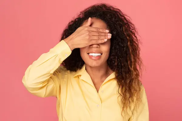 Cheerful Young African American Curly Woman Yellow Shirt Playfully Covering — Stock Photo, Image