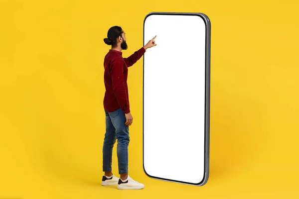 Cool Cheerful Bearded Young Indian Man Using Big Phone White — Stock Photo, Image