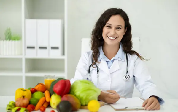 Alimentação Inteligente Conceito Nutrição Saudável Retrato Nutricionista Senhora Positiva Olhando — Fotografia de Stock