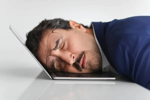 Overworked Caucasian Businessman Blue Suit Takes Nap His Laptop Keyboard — Stock Photo, Image