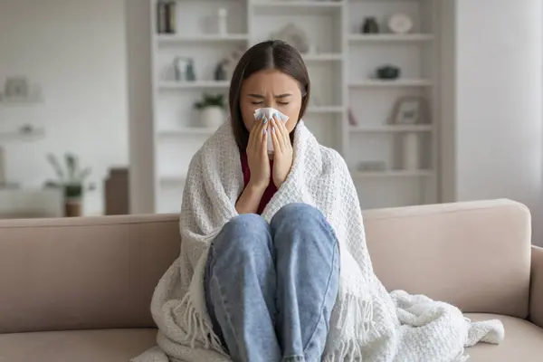 Young Asian Woman Feeling Unwell Home Sneezing Tissue Sick Korean — Stock Photo, Image