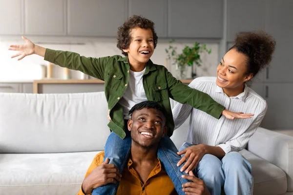 Black Preteen Boy Bright Smile Pretends Airplane While His Parents — Stock Photo, Image