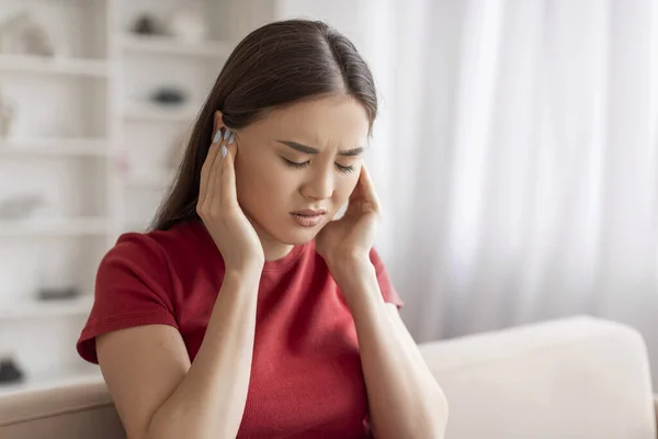 Distressed Young Asian Woman Holding Her Ears Grimacing Pain Sick — Stock Photo, Image