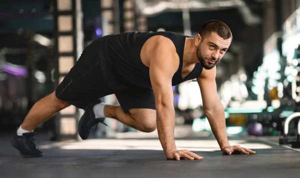Motivated Muscular Man Making Running Plank Exercise While Training Gym — Stock Photo, Image