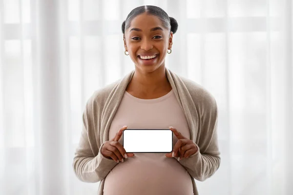 Super Aplikace Těhotenství Šťastné Těhotné Černošky Dáma Drží Horizontální Prázdný — Stock fotografie