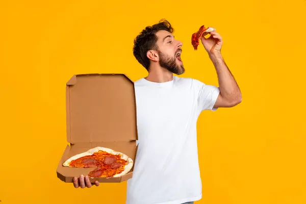 Caucasian Guy Casual Enjoys Cheat Meal Holding Delivery Box Savoring — Stock Photo, Image