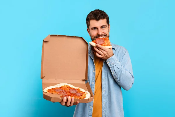 Hungry Millennial Man Holds Pizza Box Taking Bite Tasty Slice — Stock Photo, Image