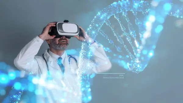 Heyecanlı Yetişkin Doktor Genetik Uzmanı Gözlük Kullanıyor Hologram Boyutlu Dna — Stok fotoğraf