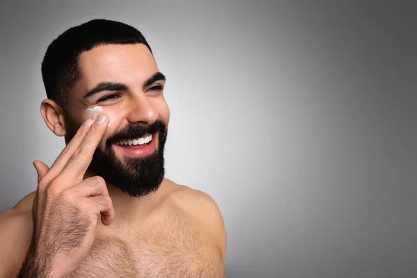 Cheerful Handsome Bearded Millennial Arab Man Using Face Cream Smiling — Stock Photo, Image