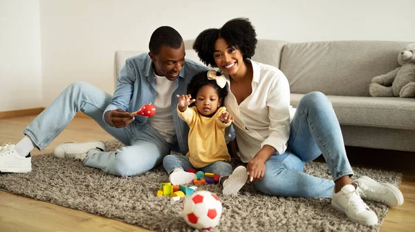 Happy Young Black Family Playing Together Little Baby Girl Home — Stok Foto