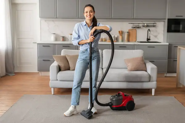 Cheerful Young Woman Casual Outfit Stands Confidently Vacuum Cleaner Tidy — Stock Photo, Image