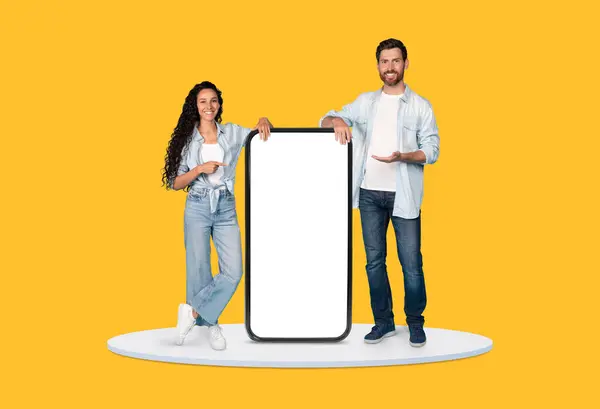 Cheerful Man Woman Casual Attire Presenting Giant Vertical Smartphone Display — Stock Photo, Image