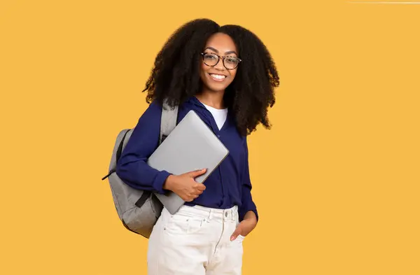 Excited Black Lady Student Carrying Backpack Joyfully Holding Laptop Smiling — Stock Photo, Image