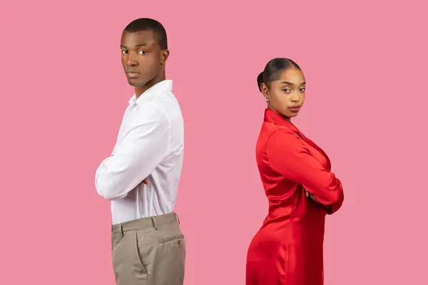 Serious Black Man Woman Stand Back Back Arms Crossed Man — Stock Photo, Image