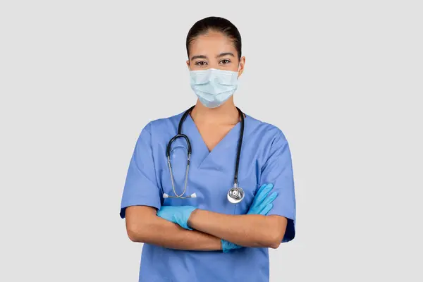Щаслива Біла Тисячолітня Леді Лікар Або Медсестра Блакитній Формі Захисна — стокове фото